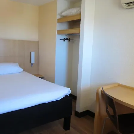 Ibis Centre Gare Hotel 3*