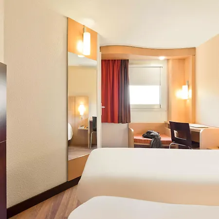 Ibis Centre Gare Hotel 3*