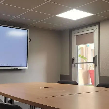 إيبيس سنتر غار فندق 3*