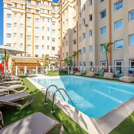 ホテル イビス サントル ガール ニース